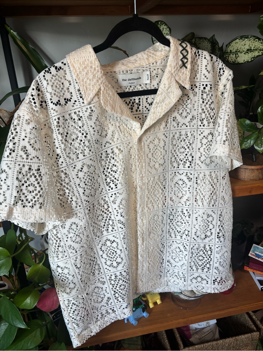 The Defthands Portland Crochet Lace Short-Sleeve Shirt in Cream | Small - Picture 4 of 7